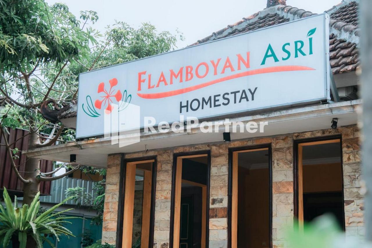 Flamboyan Asri Syariah Mitra Reddoorz Near Kampung Inggris Pare Otel Dış mekan fotoğraf