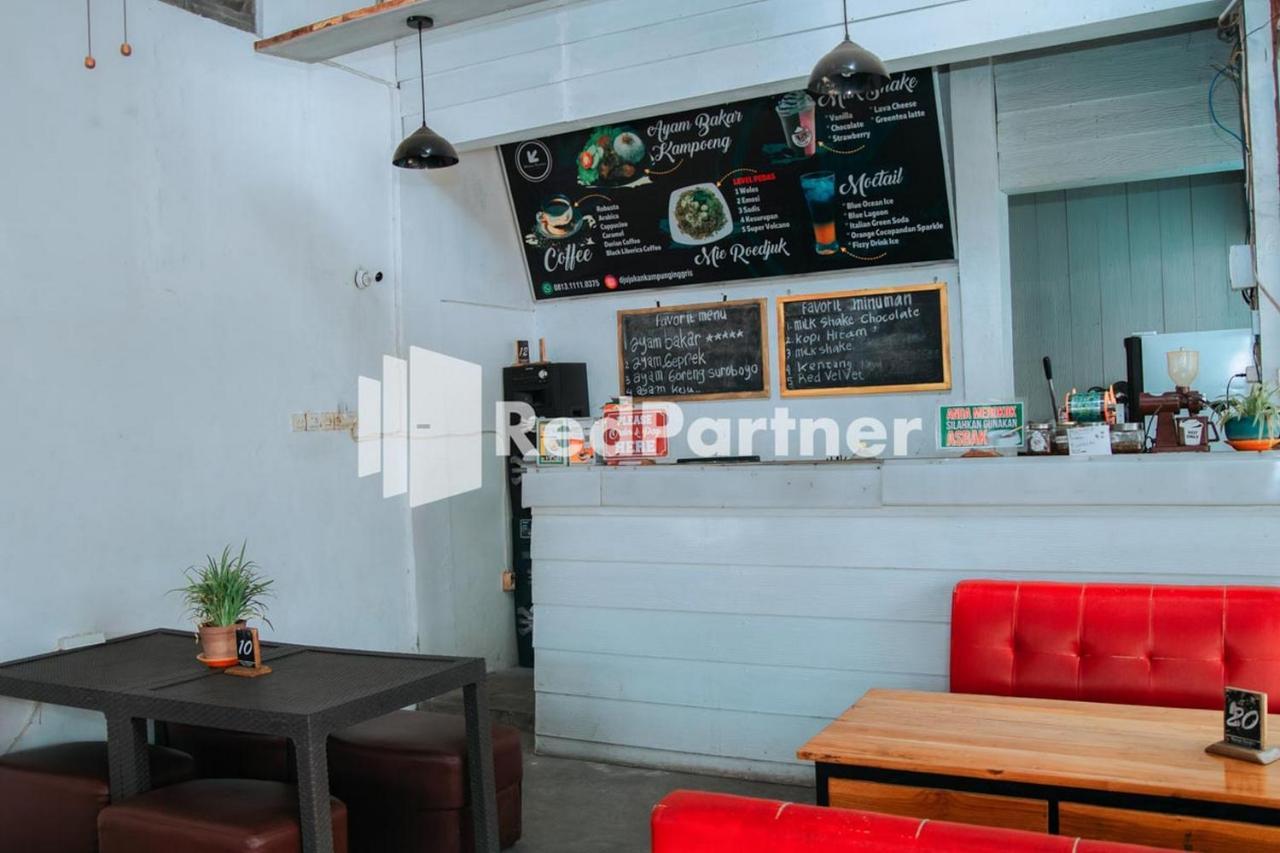 Flamboyan Asri Syariah Mitra Reddoorz Near Kampung Inggris Pare Otel Dış mekan fotoğraf