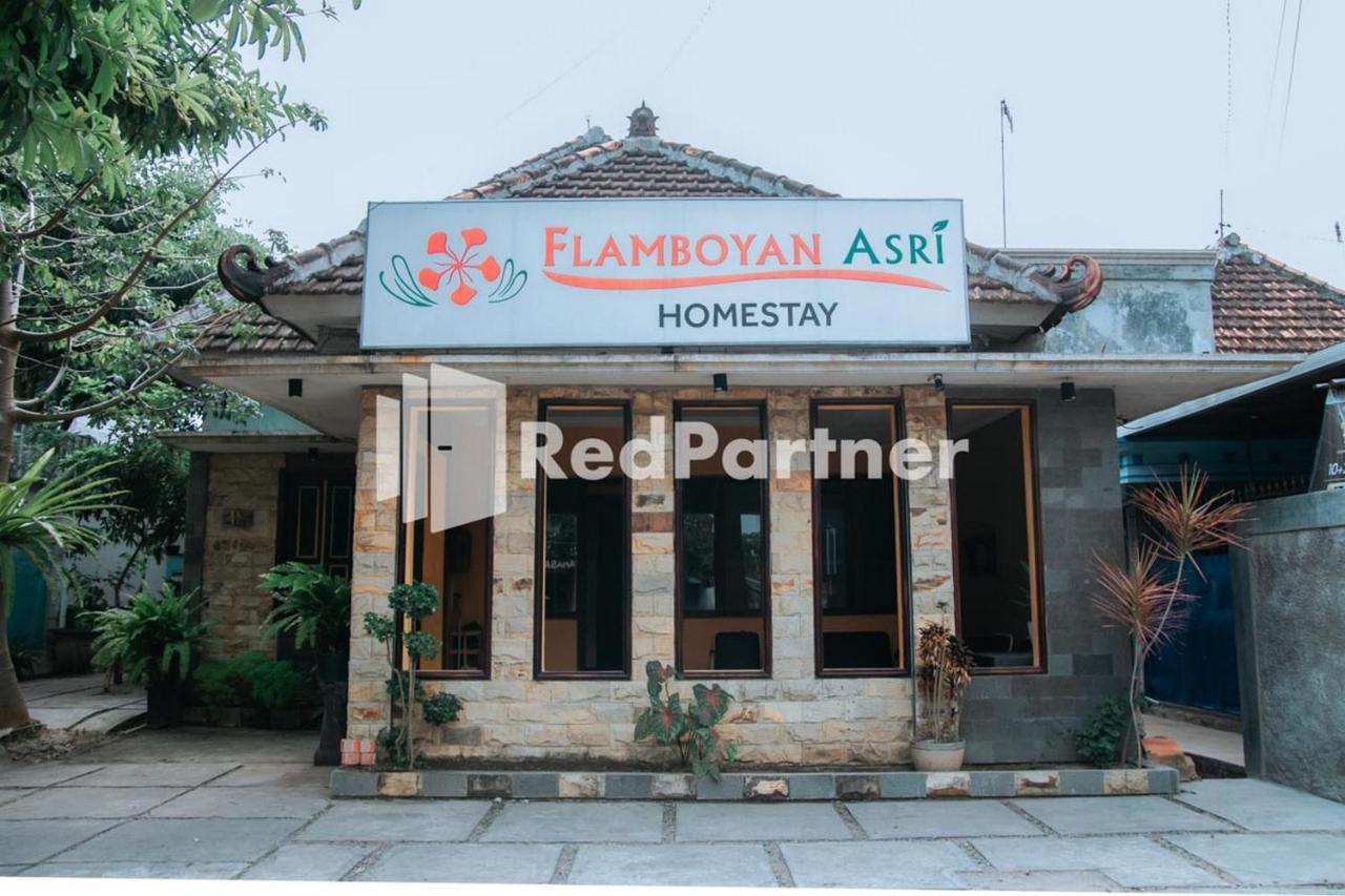 Flamboyan Asri Syariah Mitra Reddoorz Near Kampung Inggris Pare Otel Dış mekan fotoğraf